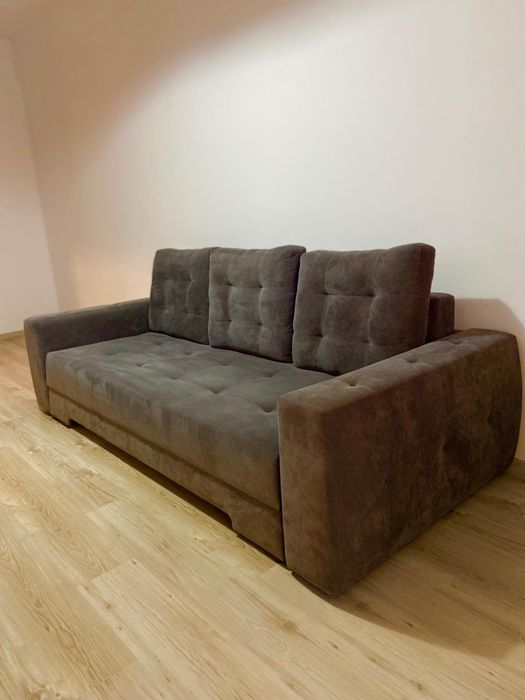 Canapea extensibila cu 3 locuri