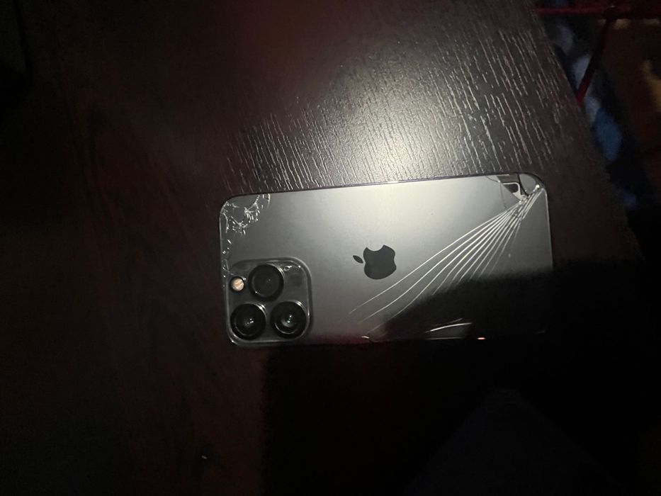 Vand iPhone 13 Pro + Husa originala