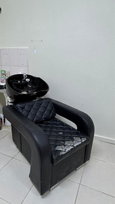 Мебель для парикмахерской. Кресло мойка, кресло и зеркало