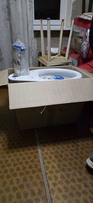 Продаётся унитаз и бачок ,абсолютно новый унитаз!