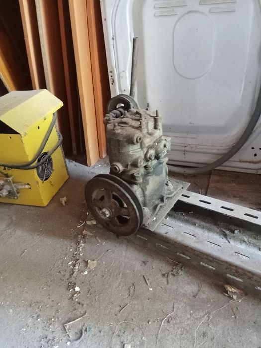 Продам компрессор зиловскии