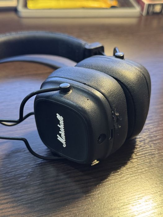 Продаю б/у наушники Маршал 4