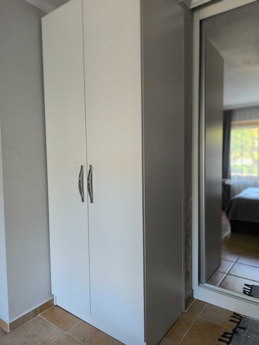 Бял гардероб h220см.