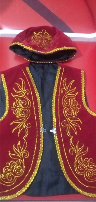 Продам жилетку с шапочкой национальную