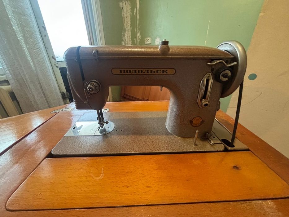 Продам швейную машинку