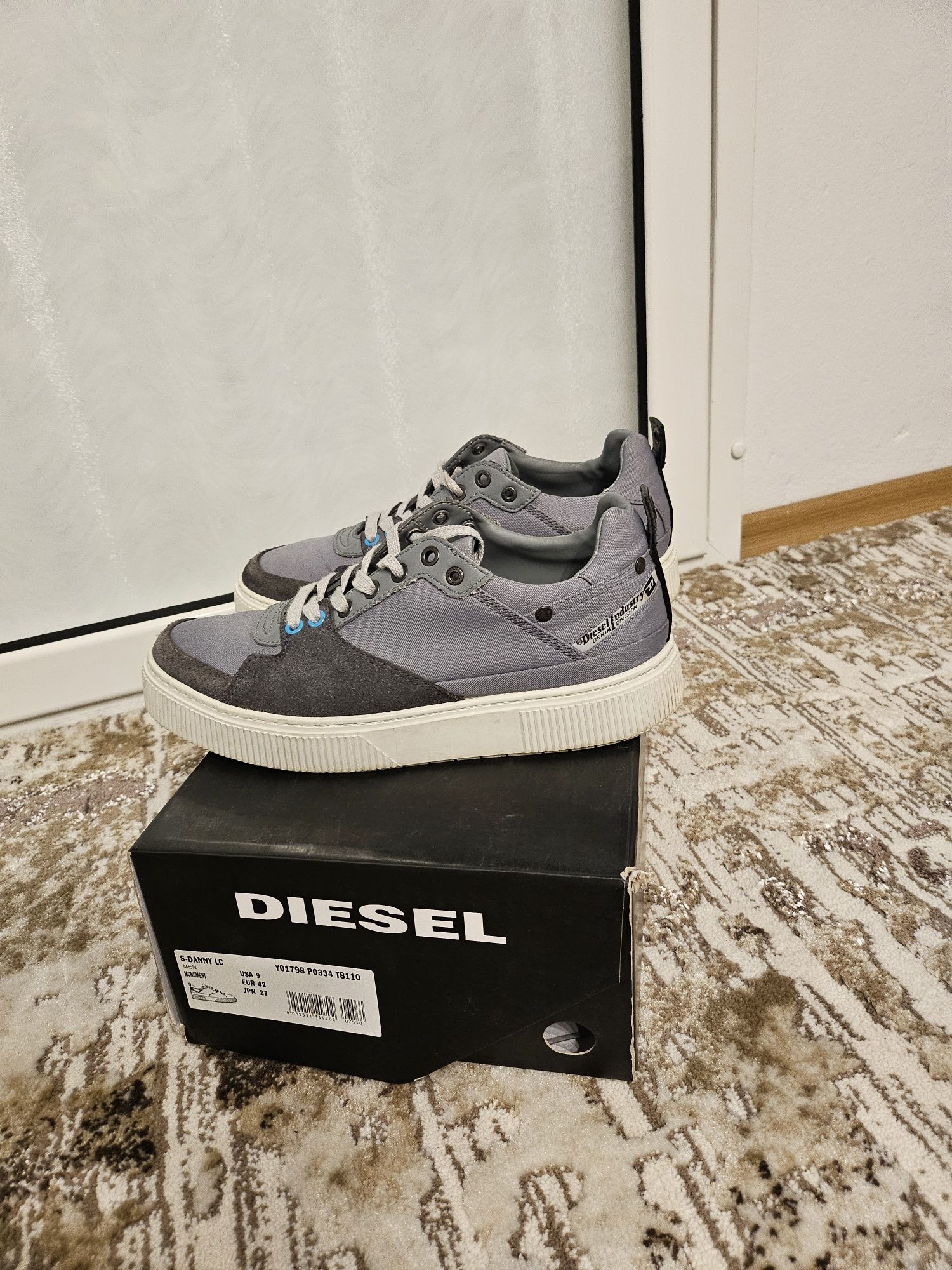 Pantofi sport de la Diesel, model S-Danny LC. Marimea 42, Gri Cenusiu