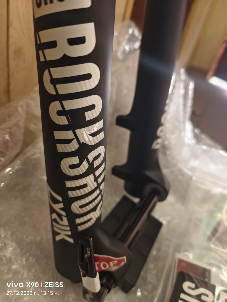 Вилка RockShox Lyrik RCT Remote 27.5" DebonAir 160mm ONELOC 15X110mm