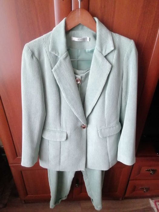 Костюм брючный женкий