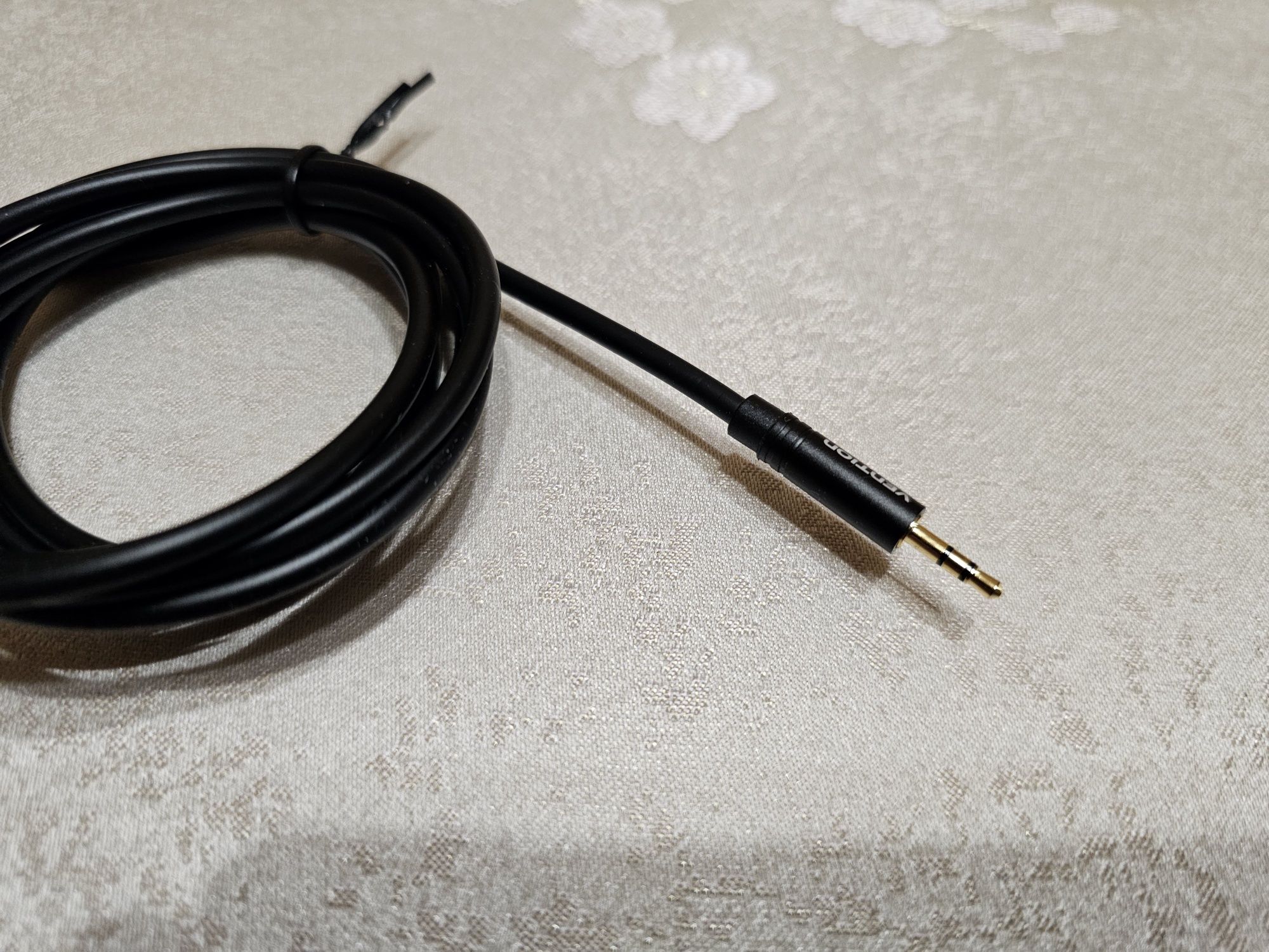 Нов Vention 3.5 mm male към 2.5mm male audio cabel