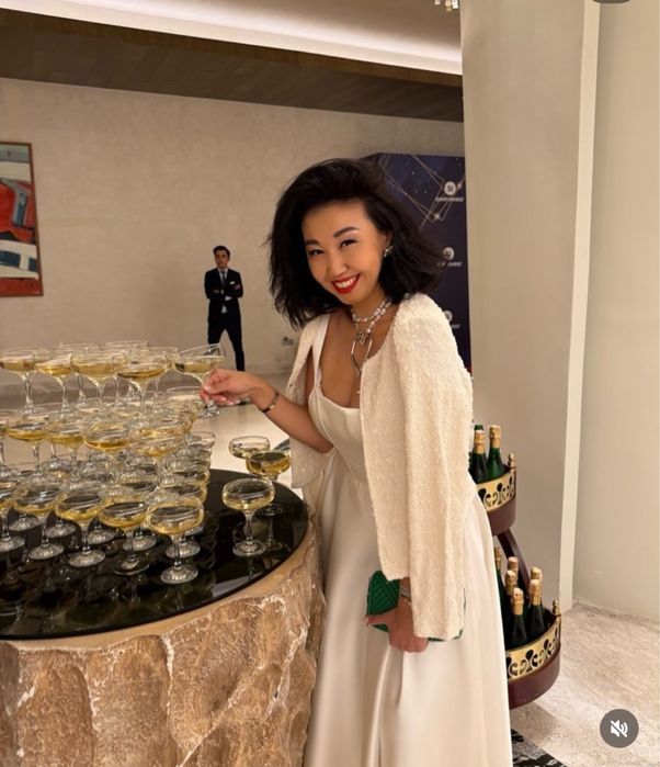 Платье белого цвета!