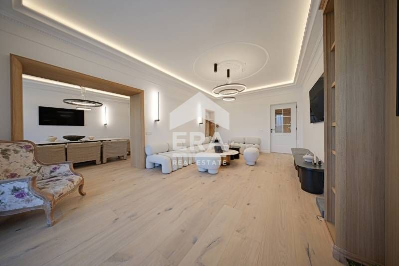 Единствен по рода си апартамент с гледка към Борисовата градина и план