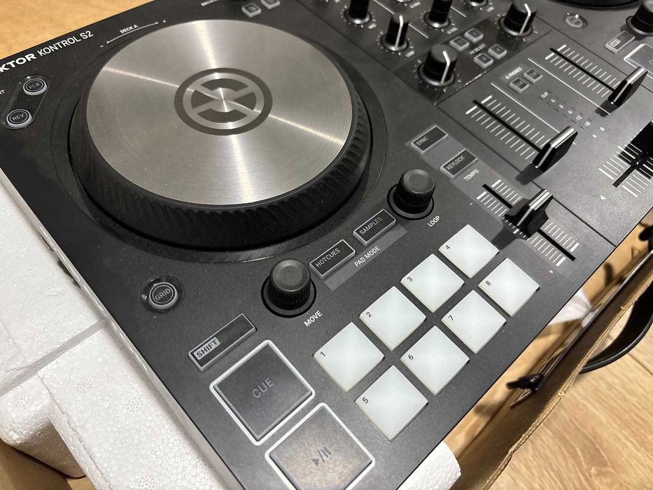 Native Instruments Traktor Kontrol S2 MK3 – ca nou, folosita putin