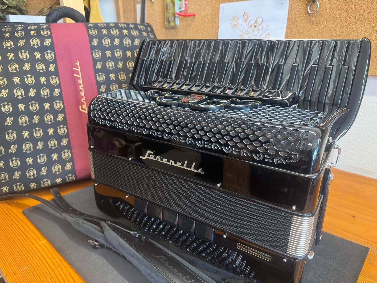 Acordeon digital carcasa SERENELLI Accordions MIDI Revolution