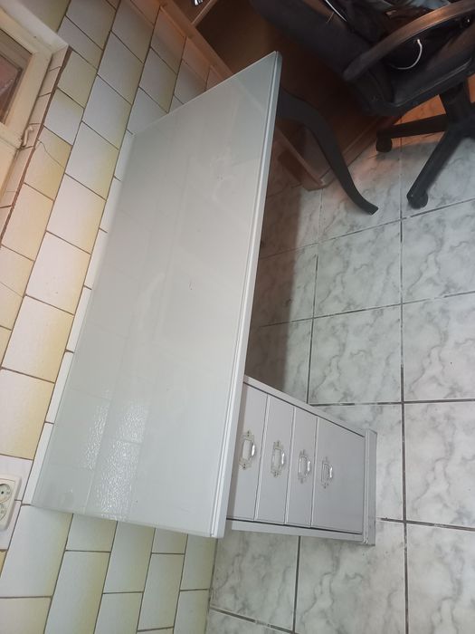 Mese manichiură/ Posturi frizerie/coafor duble