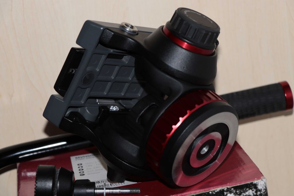 Cap trepied Manfrotto MVH502AH & husa trepied +husa camera,efectiv noi