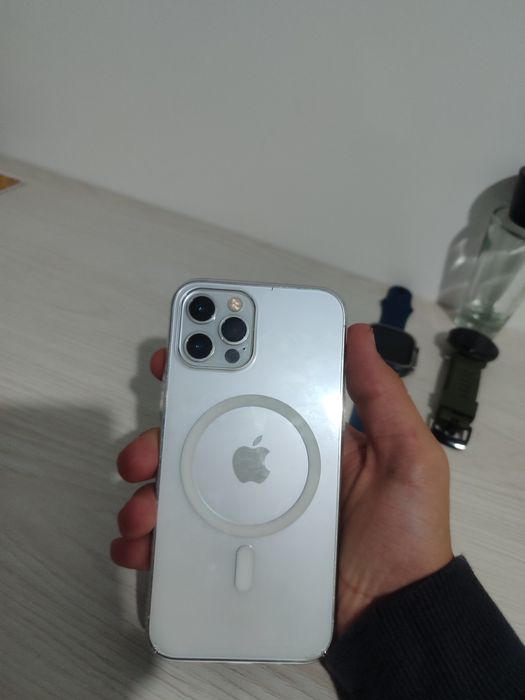 iPhone 12 pro alo holatda