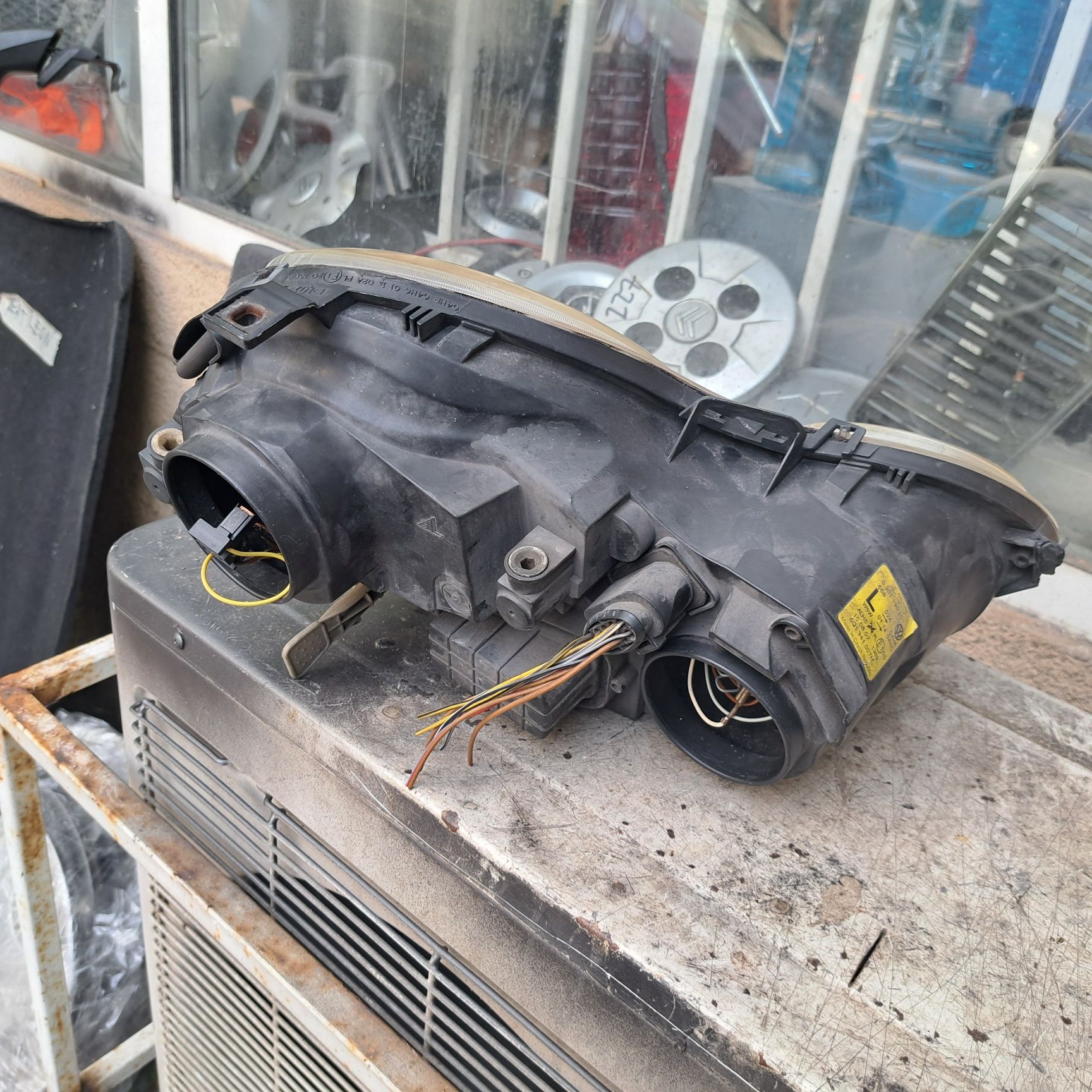 Оригинални фарове Vw Polo 9N ляв/десен/05