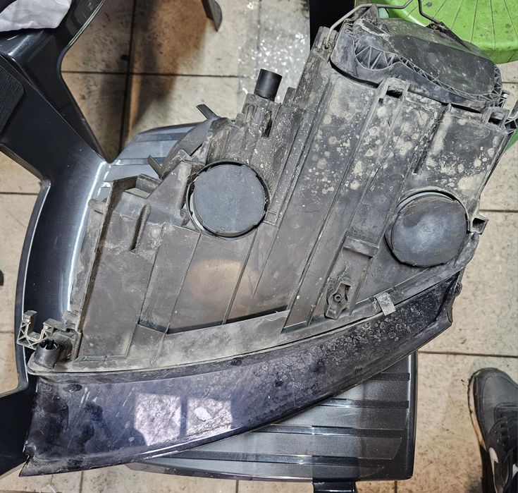 Set faruri originale bixenon audi tt mk2 8J coduri :  8J0941004D 8J094