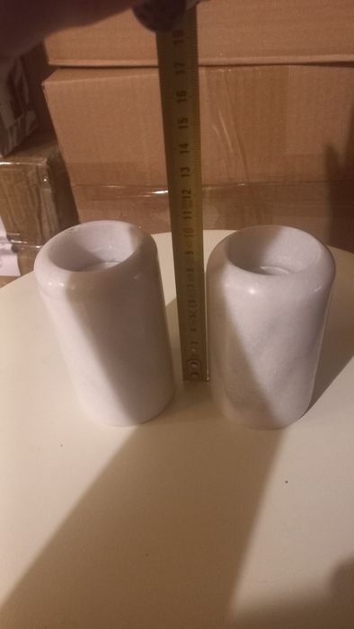 Два броя свещници камък