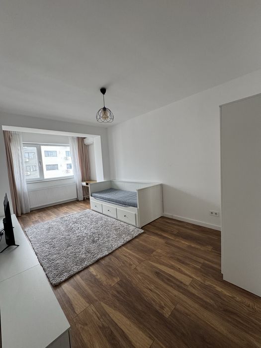 Garsonieră de închiriat 40 m² + loc de parcare