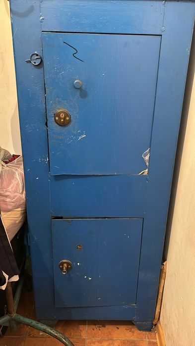 Продам  сейф металлический