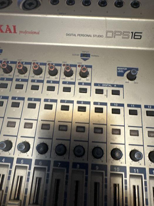 AKAI Digtal record studio 16