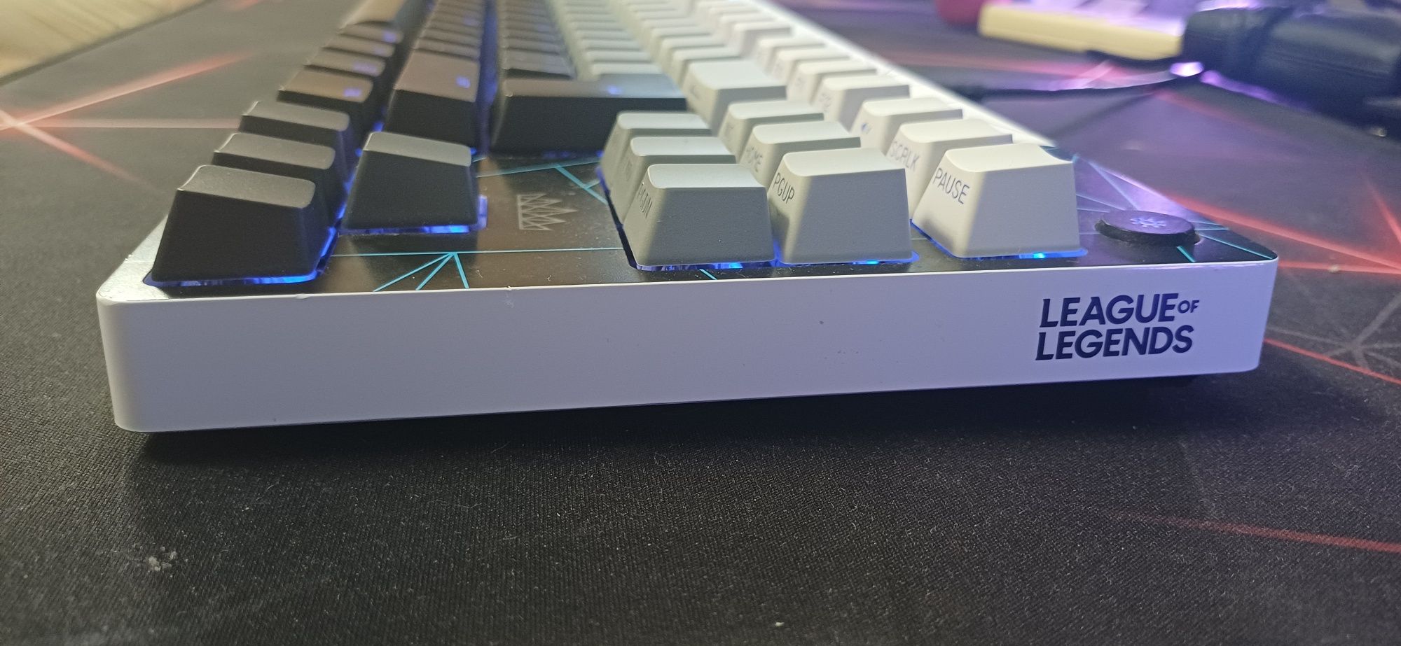 Logitech g pro KDA special edition с 2 вида кейкапове