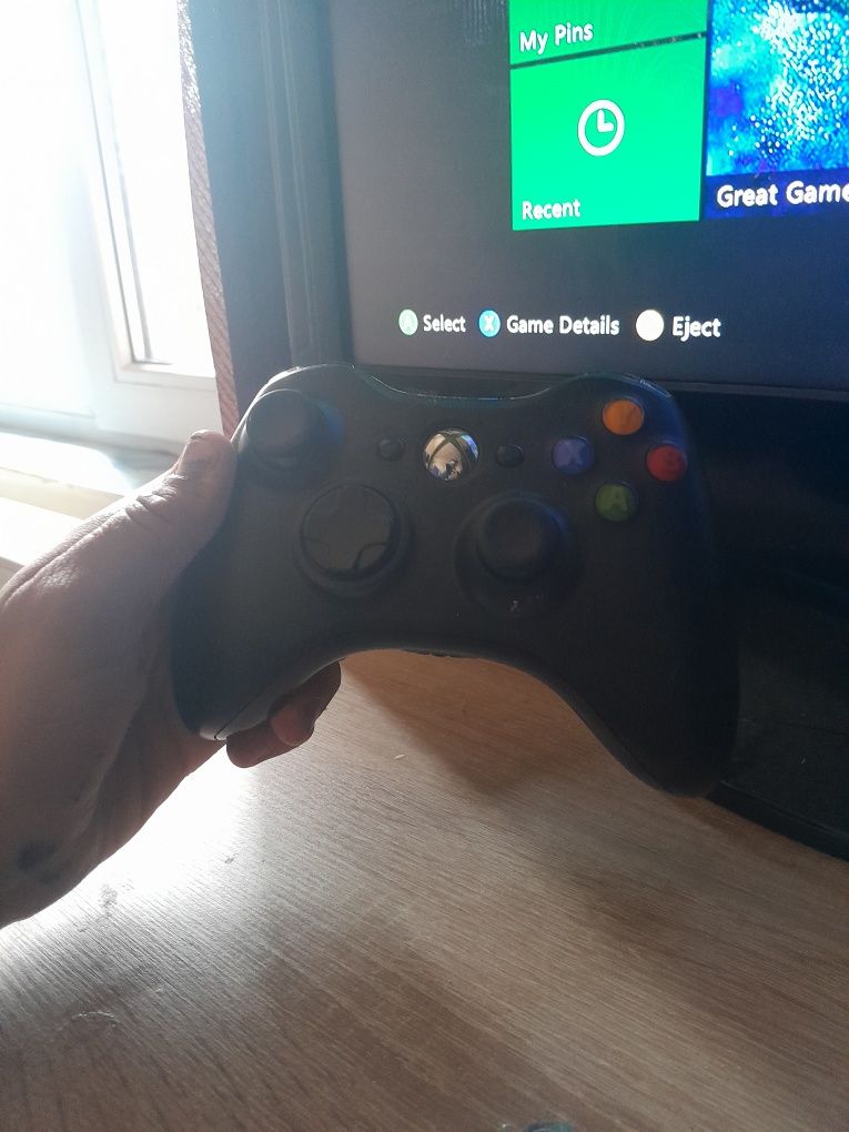 Xbox 360 funcționează foarte bine dau toate jocurile plus negociabil..