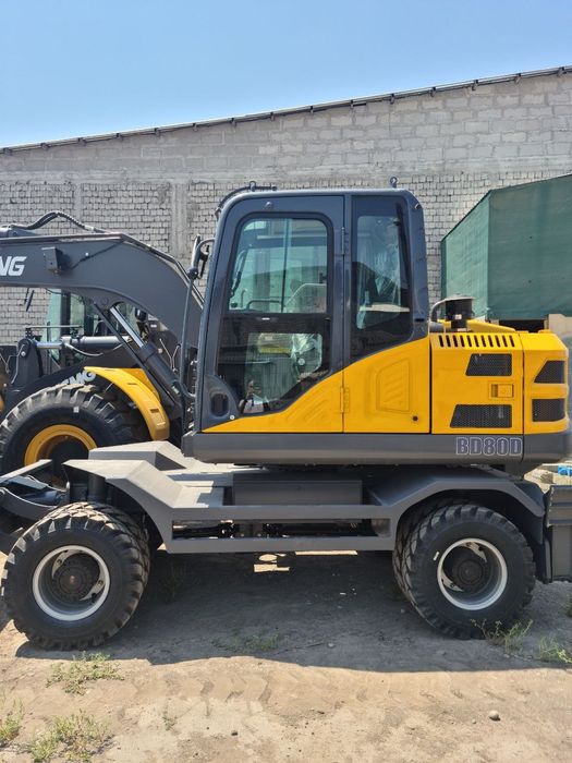 Экскаватор 0.3куб Гидромолотом