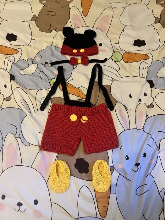 Costum crosetat mickey mouse