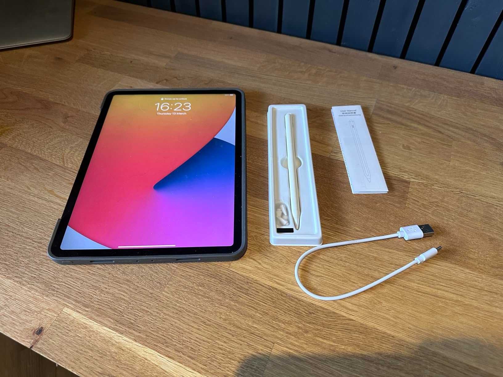 Стилус за iPad (2018-2025) Apple iPad 6/7/8/9/10/11(A16), (бял)