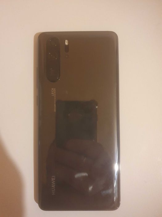 Vând Huawei p30 pro foarte putin folosit  coloare negru
