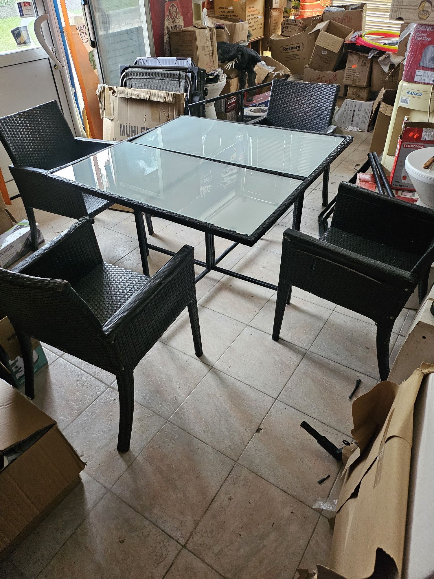 Градинска маса с четири стола от изкуствен ратан