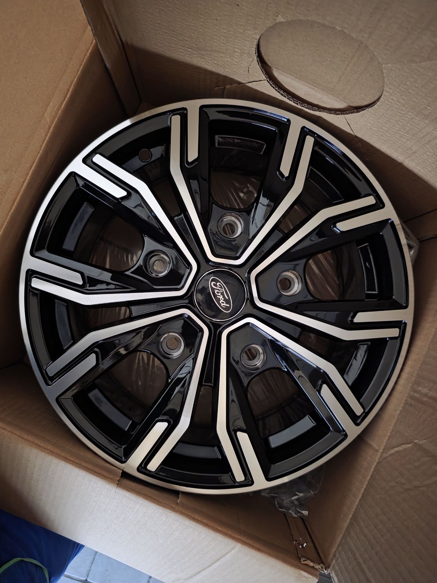 Jante de aliaj pentru Ford tranzit pe 16 marca rc wheels  model 640