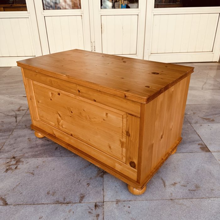 Дървен ретро сандък/ракла от масив