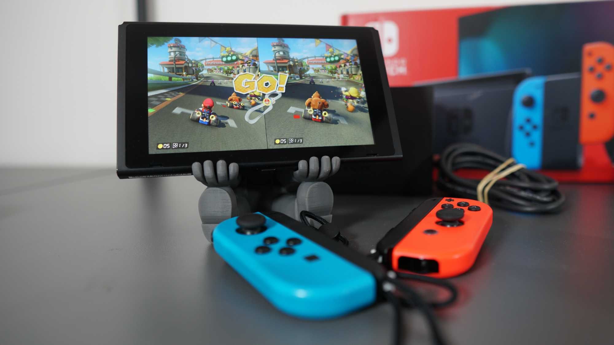 Nintendo Switch V2 с чип - качени 16 игри, като нова, с дуалбут