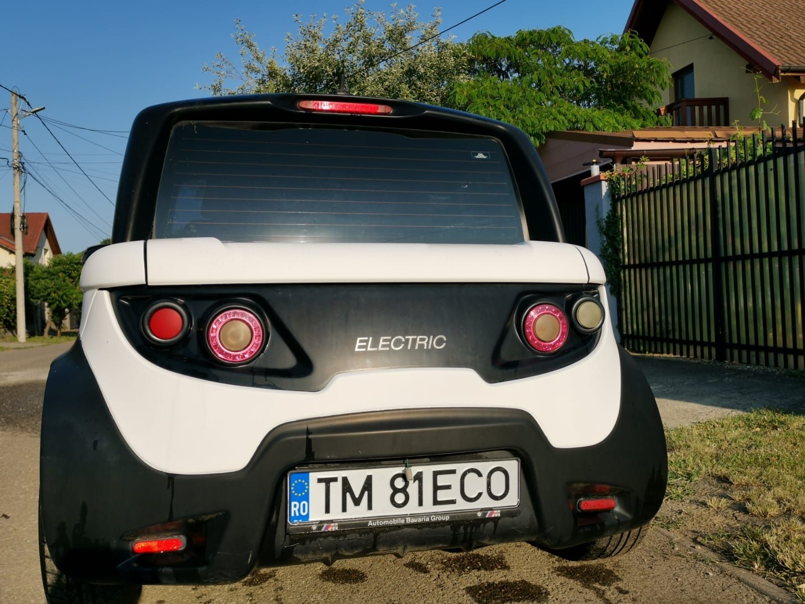 Masina electrica de 16 ani Tazzari