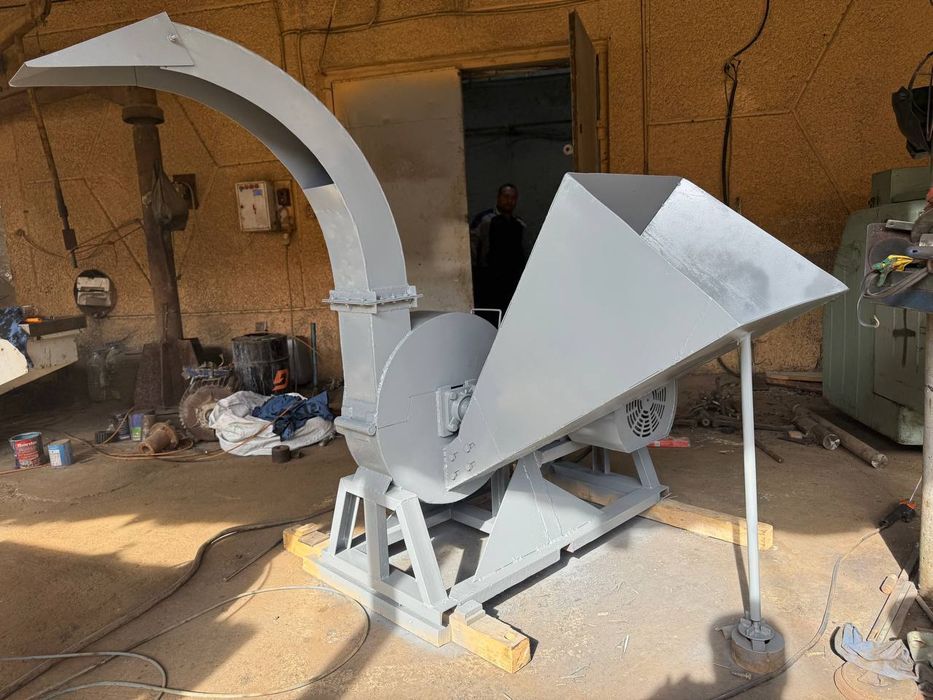 Дробилка  дерево   ветки