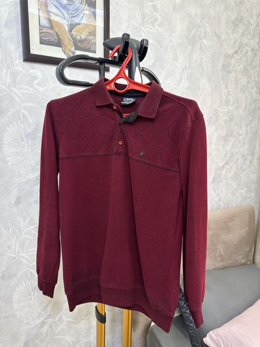 мужская кофта бордового цвета