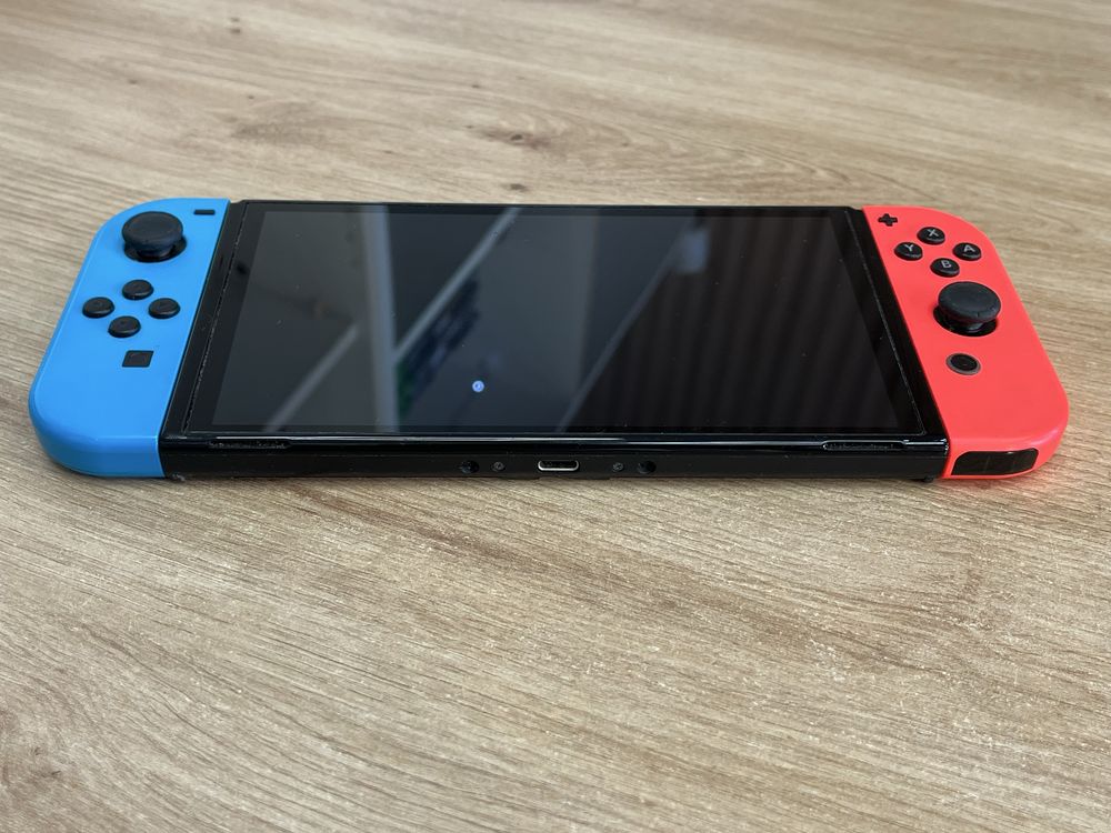 Nintendo Switch Oled + 4 игри