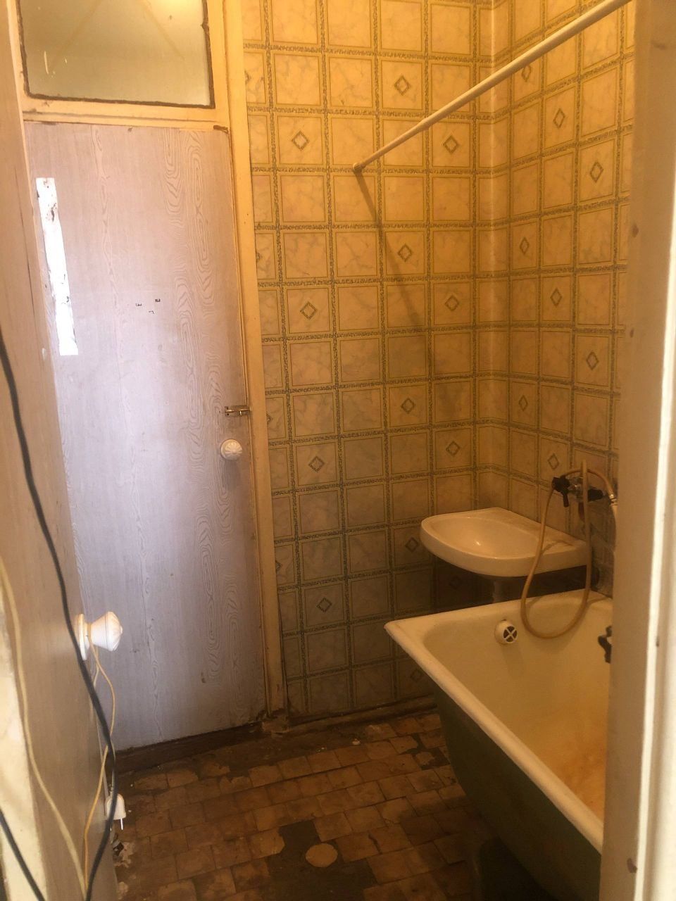 1-Комн. 1-Этаж. 38м². Продажа. Уй-Жой. Феруза.