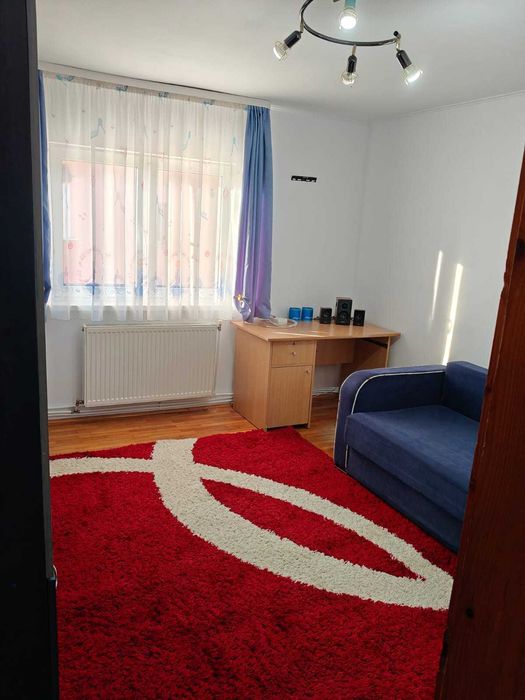 Închiriez apartament cu 2 camere decomandat