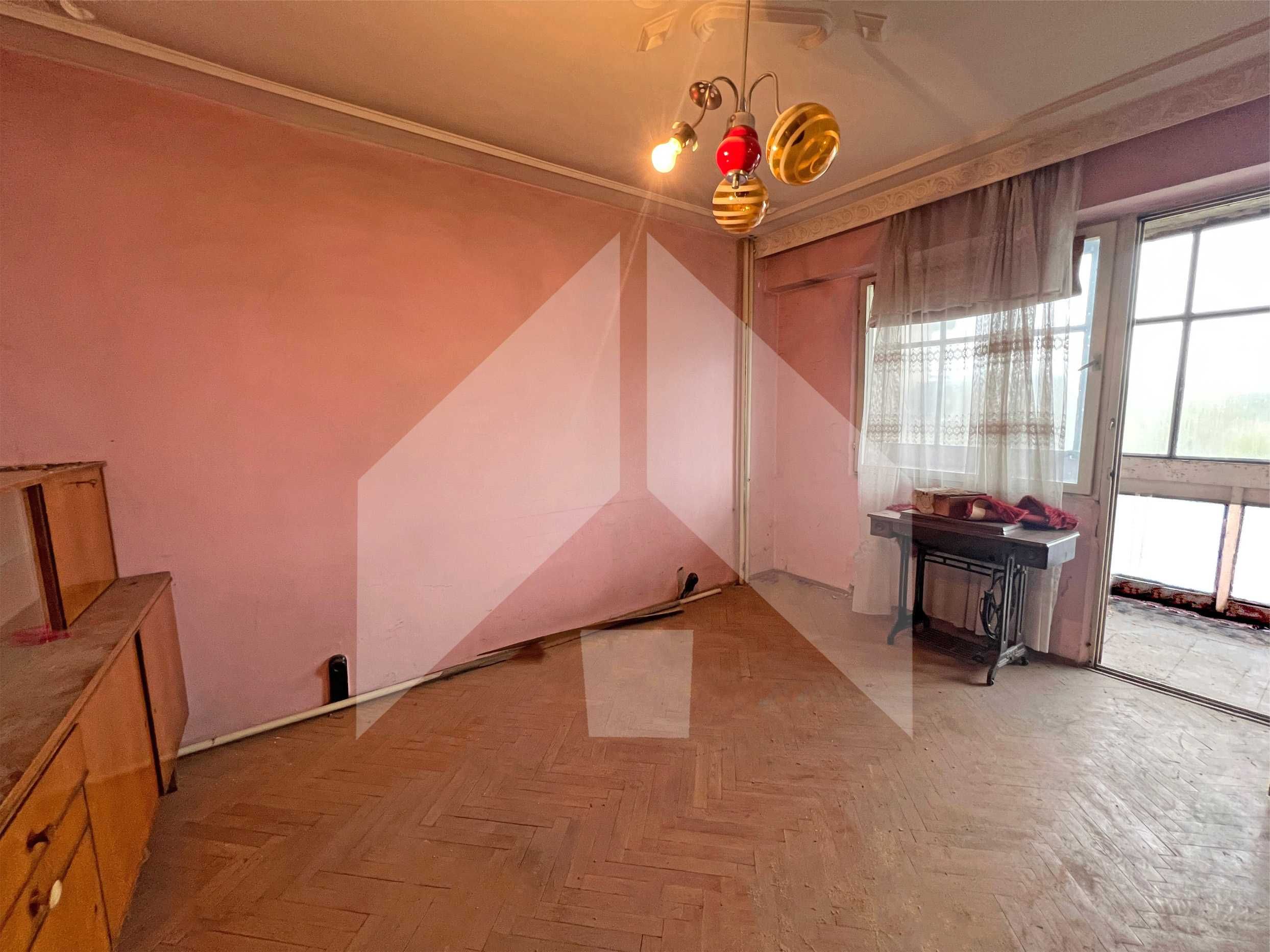 Продава ДВУСТАЕН разширен апартамент в САНИРАН блок в гр. Нови пазар.