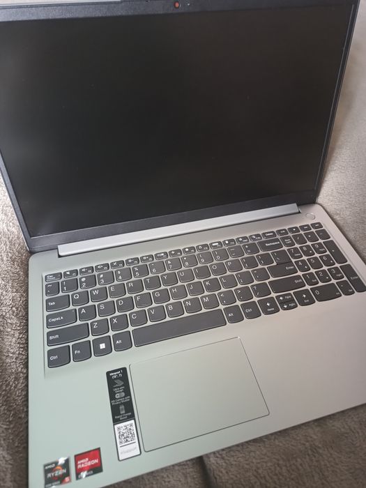 Lenovo лаптоп с зарядно!