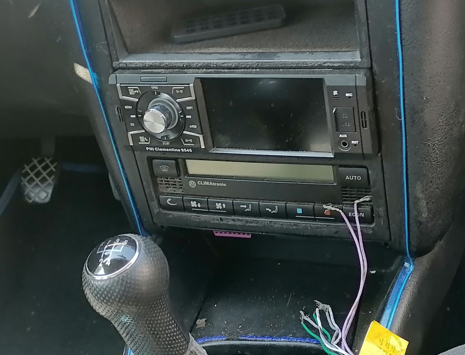 Radio cd cu stick ecran color telecomanda si Ford focus 2