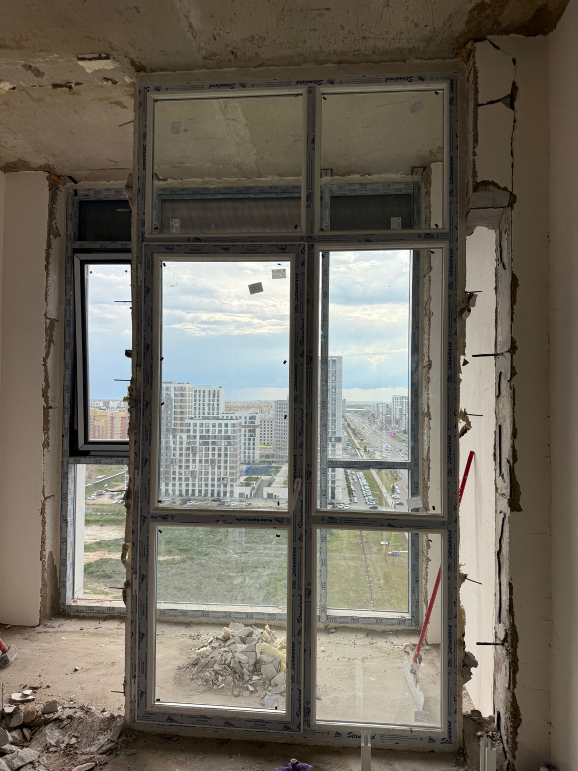 Продам окно и дверь на балкон