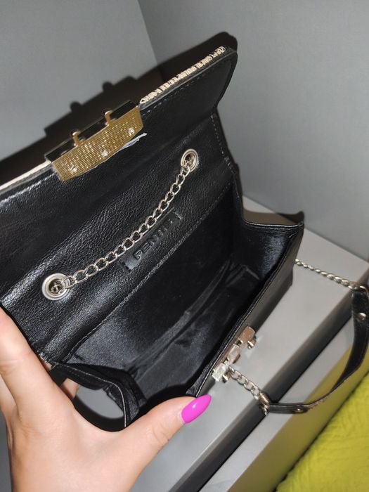 Дамски чанти с дълги дръжки