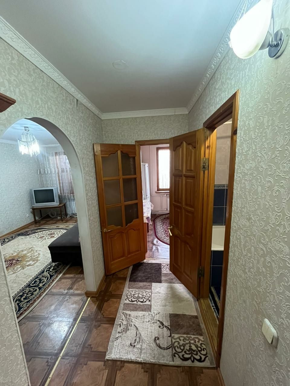 Квартира по суточно 1к.кв 8мкр 8000т..