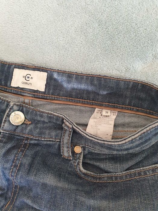 Дънки на известни марки