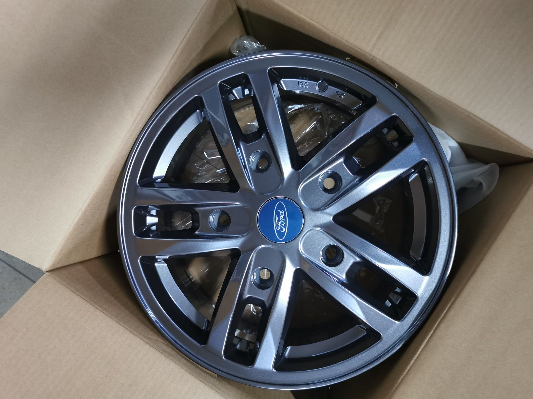 Vand jante de aliaj pentru Ford transit pe 16 marca silver line